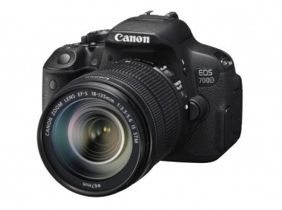     Canon EOS 700D Kit 18-135 IS 18.5Mp  8596B009
