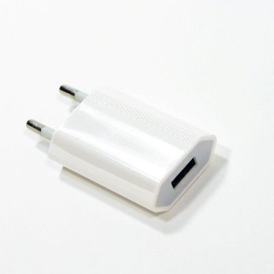     USB AC Charger for Apple iPad/iPhone/iPods VCOM {CA801A}, 