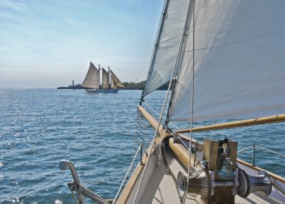    Komar Sailing 368  254 . (8-526)